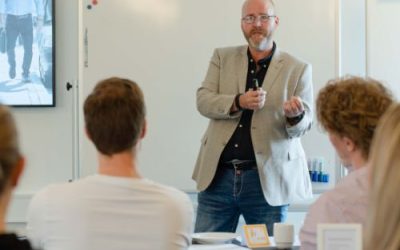 Sådan bruger du dig selv til at skabe psykologisk tryghed som leder